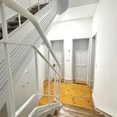 Minimalist With Mezzanine Apartman