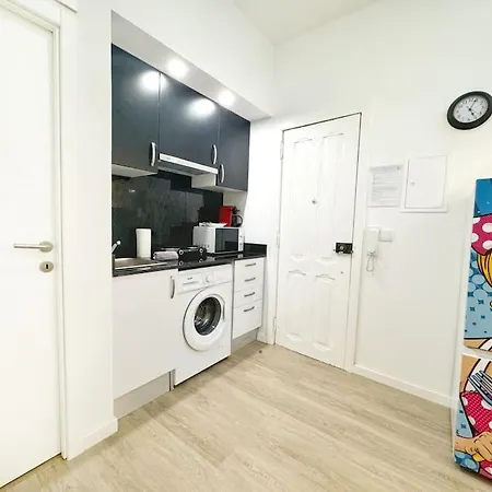 Apartman Minimalist With Mezzanine
