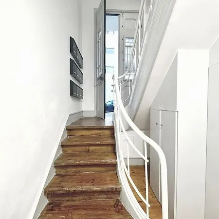 Minimalist With Mezzanine Apartman *