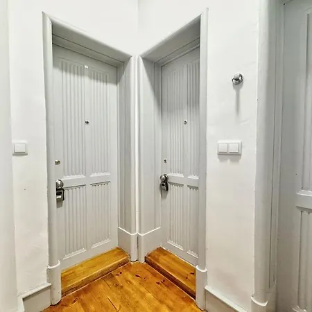 Minimalist With Mezzanine Apartman *