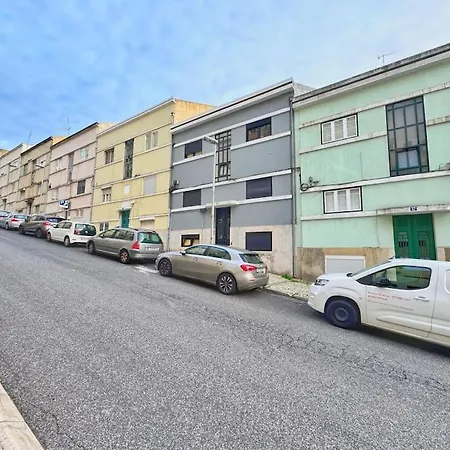 Minimalist With Mezzanine * Lissabon